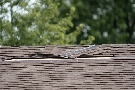 How To Replace Shingles That Have Blown Off (Step。